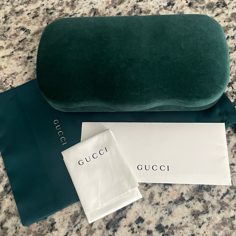 💯 Gucci Velvet Sunglass Case, Green